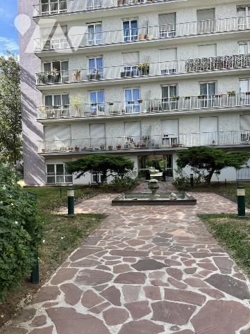 BEL APPARTEMENT FAMILIAL DE 4/5 PIECES