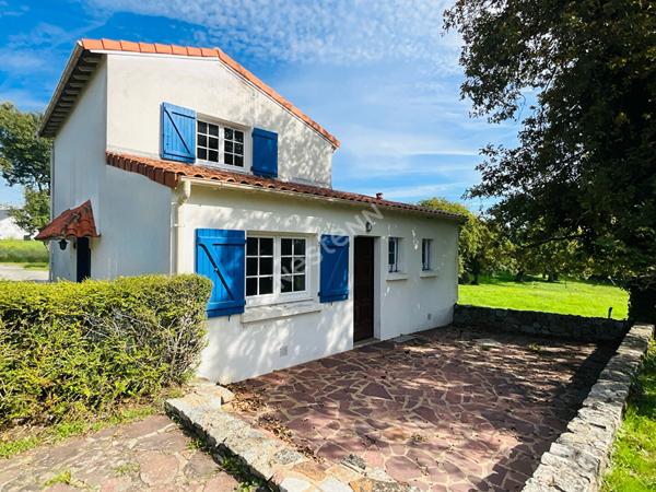 Orvault proche Bourg : En vente, jolie maison 2 chambres sur +416 m² parcelle, en hameau, prévoir assainissement.