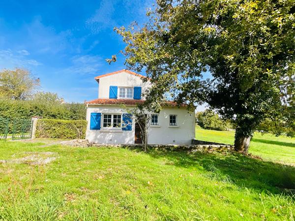 Orvault proche Bourg : En vente, jolie maison 2 chambres sur +416 m² parcelle, en hameau, prévoir assainissement.