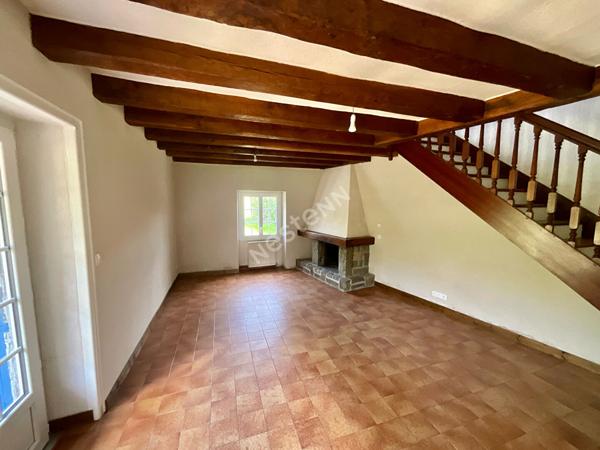 Orvault proche Bourg : En vente, jolie maison 2 chambres sur +416 m² parcelle, en hameau, prévoir assainissement.