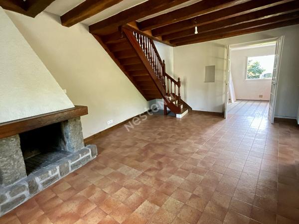 Orvault proche Bourg : En vente, jolie maison 2 chambres sur +416 m² parcelle, en hameau, prévoir assainissement.