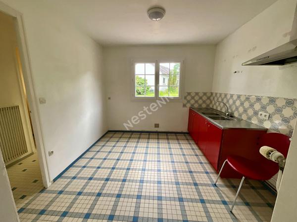 Orvault proche Bourg : En vente, jolie maison 2 chambres sur +416 m² parcelle, en hameau, prévoir assainissement.