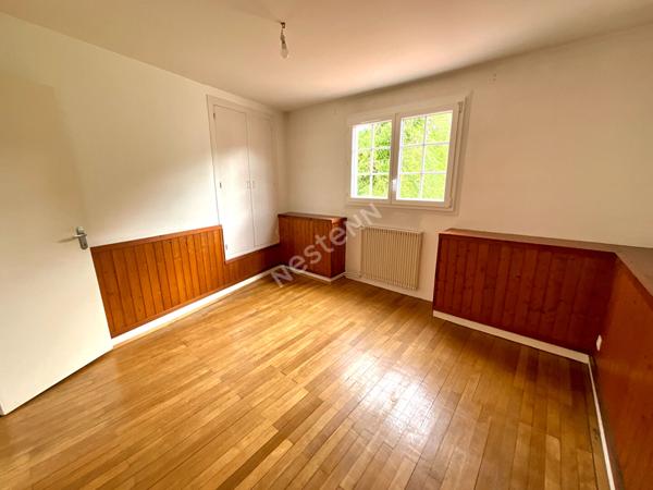 Orvault proche Bourg : En vente, jolie maison 2 chambres sur +416 m² parcelle, en hameau, prévoir assainissement.