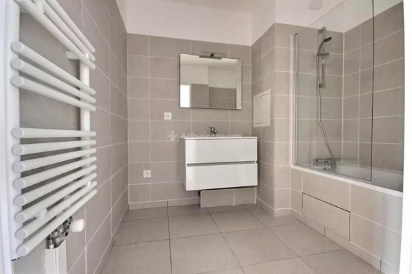Location                                                      Appartement
                        
                     3 pièces                      70 m2                     à Asnières-sur-Seine