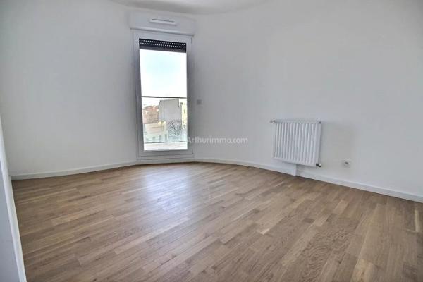 Location                                                      Appartement
                        
                     3 pièces                      70 m2                     à Asnières-sur-Seine