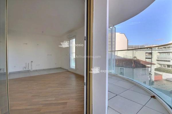 Location                                                      Appartement
                        
                     3 pièces                      70 m2                     à Asnières-sur-Seine