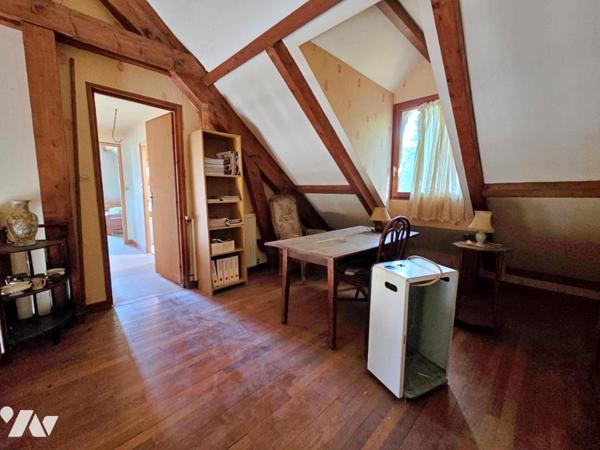 Pavillon à conforter avec jardin