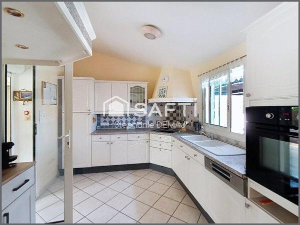 Une propriété chaleureuse, fonctionnelle, et pleine de caractère à découvrir.