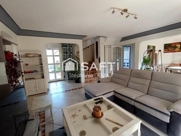 Une propriété chaleureuse, fonctionnelle, et pleine de caractère à découvrir.