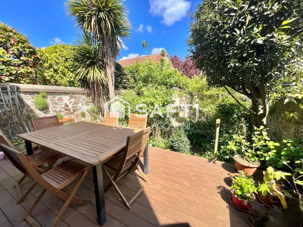 Maison sur 2 niveaux, 2 chambres et un bureau, jardin, cave  dans le pentagone