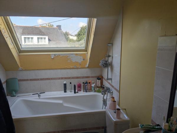 GUEMENE SUR SCORFF IMMEUBLE DE RAPPORT COMPOSE DE 2 LOGEMENTS T3 ET T5 JARDIN DE 800M² ENVIRON