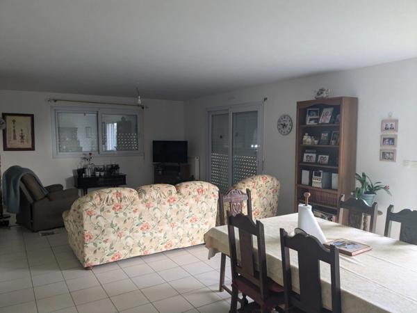 GUEMENE SUR SCORFF IMMEUBLE DE RAPPORT COMPOSE DE 2 LOGEMENTS T3 ET T5 JARDIN DE 800M² ENVIRON