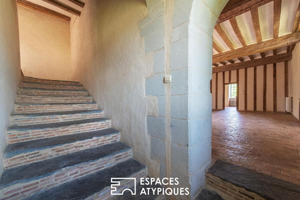 Manoir authentique avec dépendances, un art de vivre aux multiples projets
