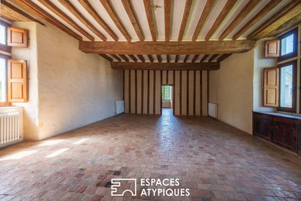 Manoir authentique avec dépendances, un art de vivre aux multiples projets