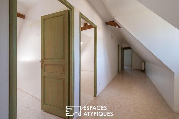 Manoir authentique avec dépendances, un art de vivre aux multiples projets