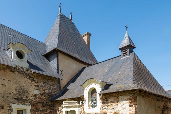 Manoir authentique avec dépendances, un art de vivre aux multiples projets