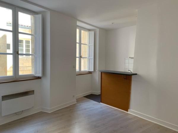 Studio - 23,96 m² - 1 pièce