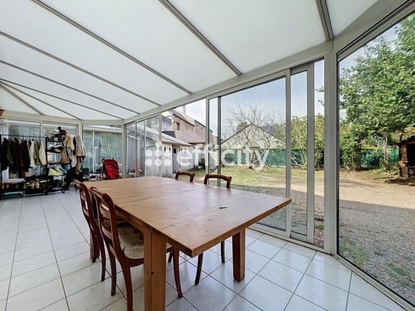 Maison
         5 pièces
        - 123 m² 250 000 € *