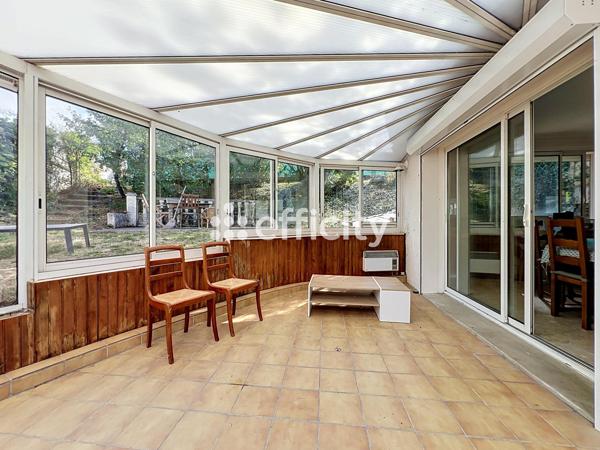 Maison
         5 pièces
        - 123 m² 250 000 € *