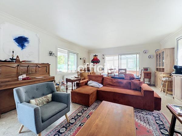 Maison
         5 pièces
        - 123 m² 250 000 € *