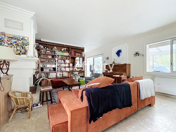 Maison
         5 pièces
        - 123 m² 250 000 € *
