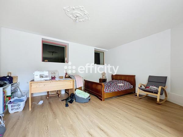 Maison
         5 pièces
        - 123 m² 250 000 € *