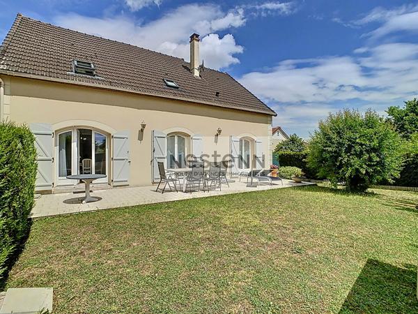 À vendre maison familiale lumineuse avec beaux volumes quartier calme, 10min gare