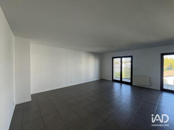 Location appartement 3 pièces 74 m² Mérignac