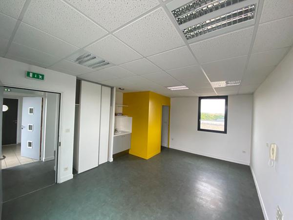Bureaux à louer 36 m² 3 étage avec ascenseur et terrasse privative, La Rochelle