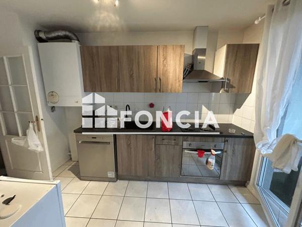 Location Appartement 4 pièces 88.2 m² - 12 RUE SPREAFICO Villeubanne 69100