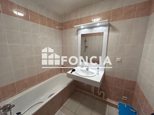 Location Appartement 4 pièces 88.2 m² - 12 RUE SPREAFICO Villeubanne 69100