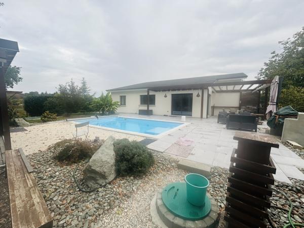 PROCHE DELLE, SUPERBE MAISON PLAIN-PIED DE 105 M2 AVEC PISCINE !