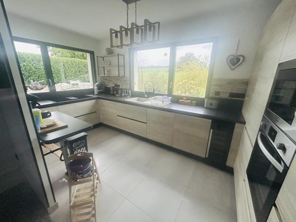 PROCHE DELLE, SUPERBE MAISON PLAIN-PIED DE 105 M2 AVEC PISCINE !