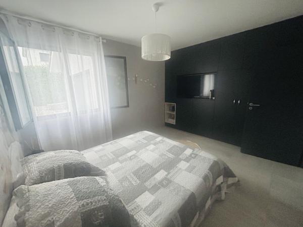 PROCHE DELLE, SUPERBE MAISON PLAIN-PIED DE 105 M2 AVEC PISCINE !