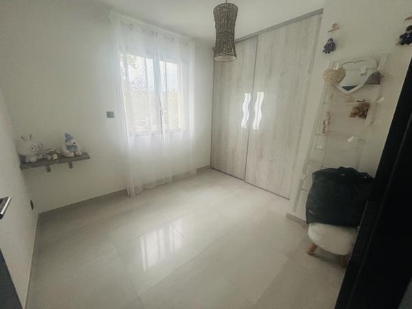 PROCHE DELLE, SUPERBE MAISON PLAIN-PIED DE 105 M2 AVEC PISCINE !