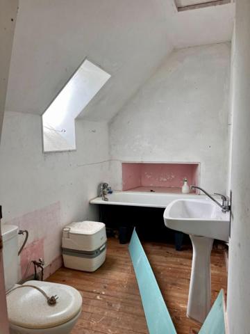 Maison 65 m²  avec 2 chambres + maisonnette à rénover