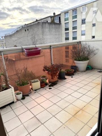 BOIS COLOMBES - QUARTIER GARE - 3 PIECES. DERNIER ETAGE. BALCON.