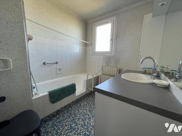 MAISON D'HABITATON A VENDRE
