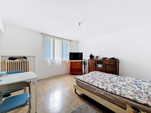 Appartement à rénover à Avignon 3 pièces 58m2 avec CAVE