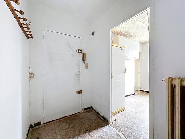 Appartement à rénover à Avignon 3 pièces 58m2 avec CAVE