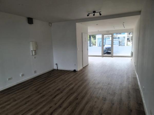 Dpt Charente Maritime (17), A Louer ST-PIERRE D'OLERON idéalement située en cœur de ZAE Local commercial de 48m²