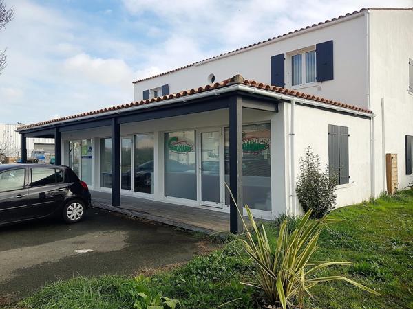 Dpt Charente Maritime (17), A Louer ST-PIERRE D'OLERON idéalement située en cœur de ZAE Local commercial de 48m²