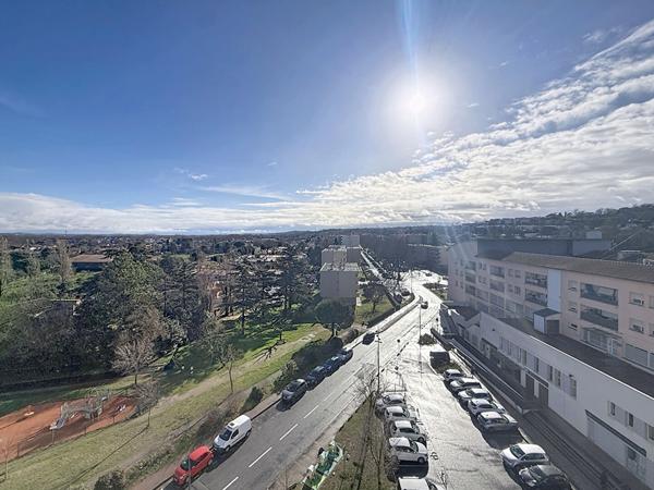 T3 entièrement rénové avec parking et balcons