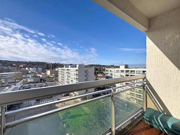 T3 entièrement rénové avec parking et balcons