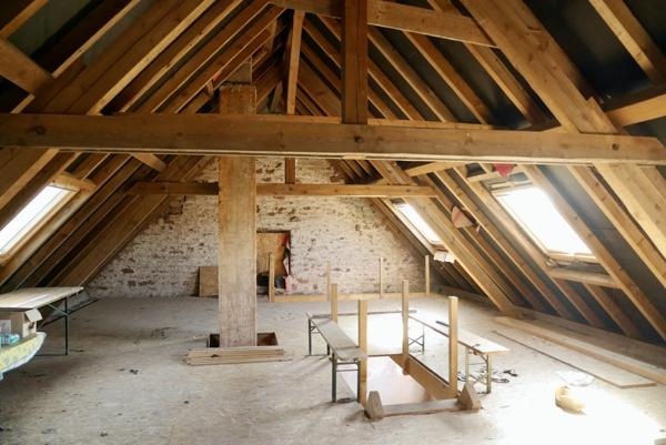 MAISON INDIVIDUELLE A RENOVER, SUR 19,70 ARES DE TERRAIN