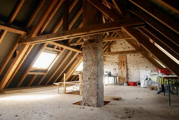 MAISON INDIVIDUELLE A RENOVER, SUR 19,70 ARES DE TERRAIN