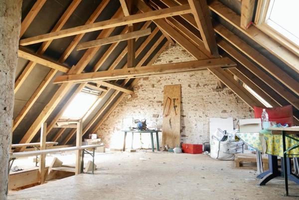 MAISON INDIVIDUELLE A RENOVER, SUR 19,70 ARES DE TERRAIN