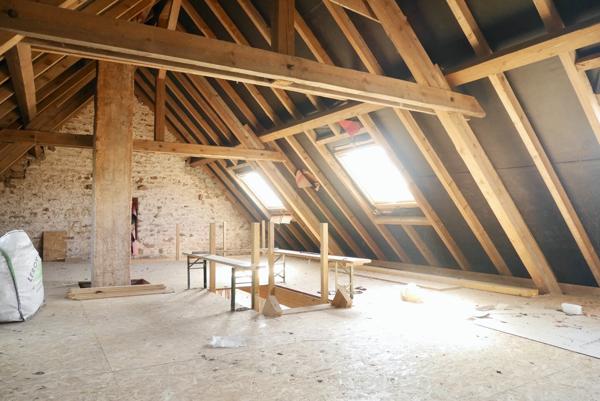 MAISON INDIVIDUELLE A RENOVER, SUR 19,70 ARES DE TERRAIN