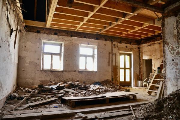 MAISON INDIVIDUELLE A RENOVER, SUR 19,70 ARES DE TERRAIN