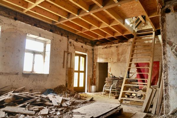 MAISON INDIVIDUELLE A RENOVER, SUR 19,70 ARES DE TERRAIN